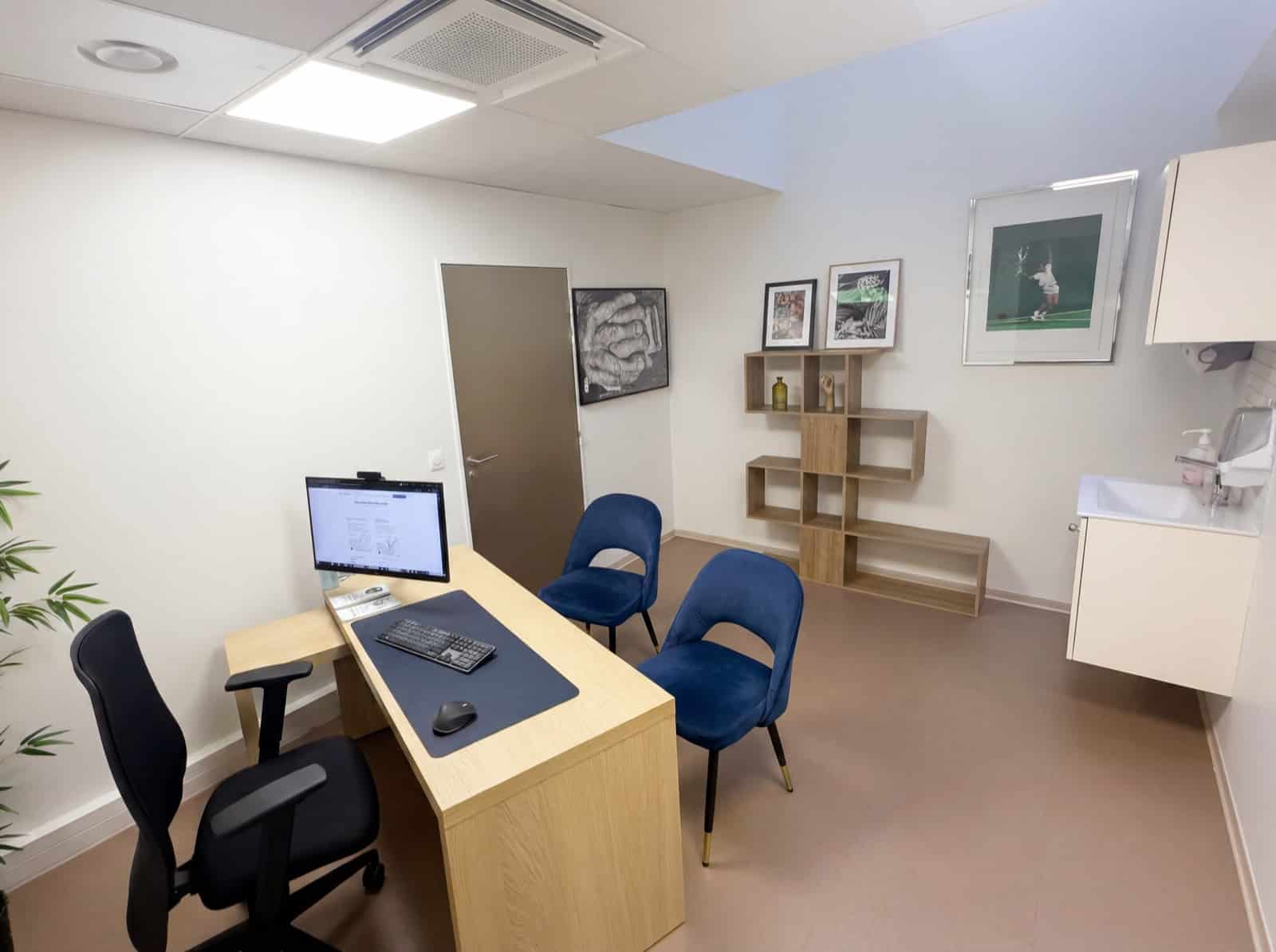 Cabinet du Dr Lior Amsallem, 28 rue des Peupliers, Paris 13e &mdash; Centre de la Main, salle de consultation